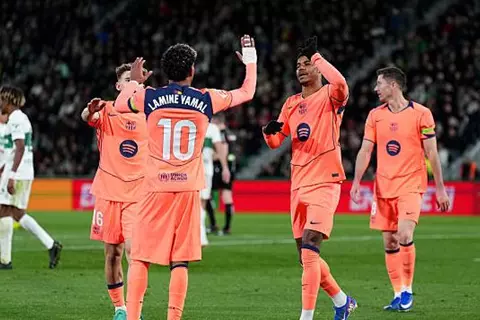 بثلاثية ممتعة.. برشلونة يفوز على إلتشي ويحافظ على صدارة الدوري الإسباني